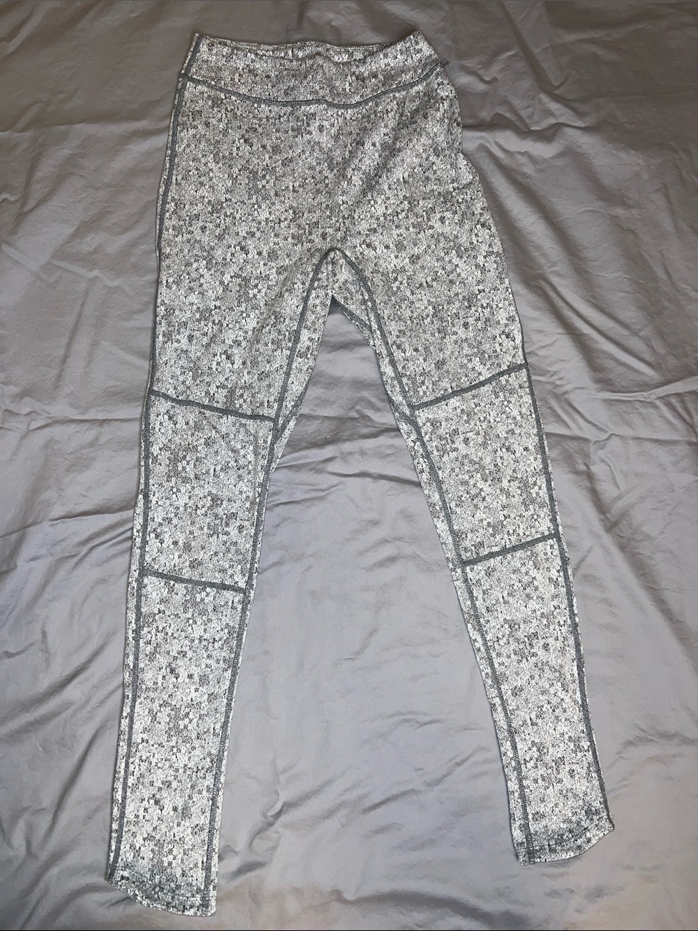 Gym shark fleur texture leggings sz small. Preowned. Color charcoal.
